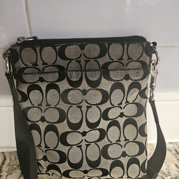 COPY - Coach crossbody purse with matching wallet - Picture 4 of 9